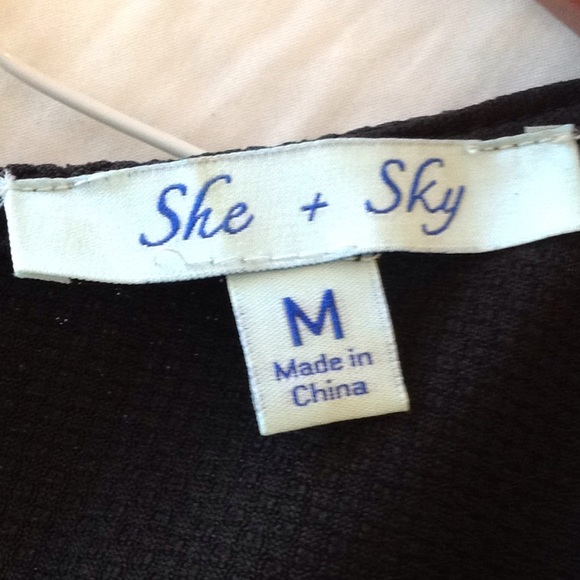 Textured Black Dress with Lace - Picture 3 of 3